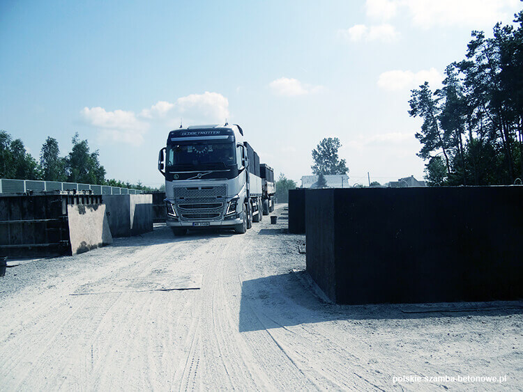 Transport szamb betonowych  w Prusicach